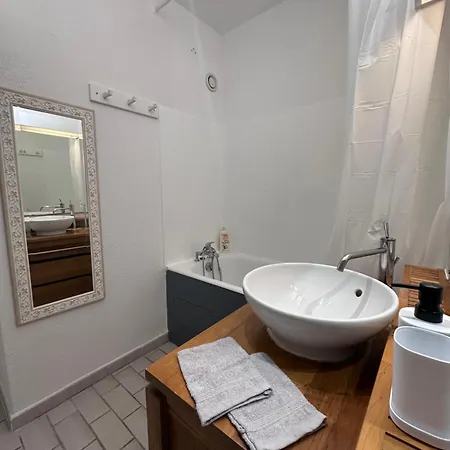 Sur Le Port De - A 2min Des Plages, Clim & Balcon Appartement *