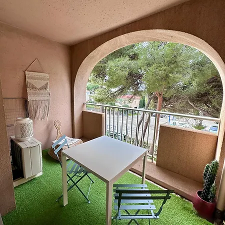 Apartamento Sur Le Port De - A 2min Des Plages, Clim & Balcon Hyères