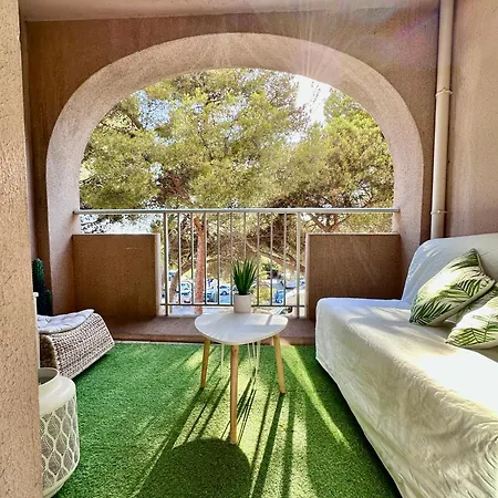 Sur Le Port De - A 2min Des Plages, Clim & Balcon Hyeres