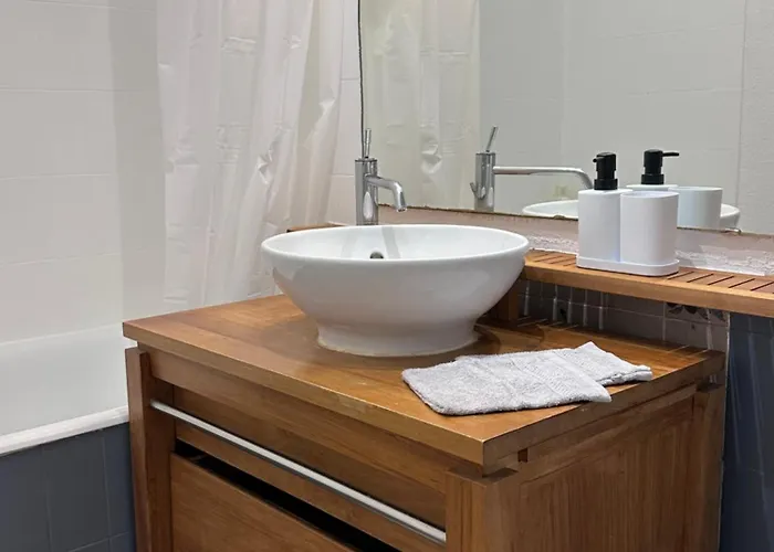 Sur Le Port De - à 2min Des Plages, Clim&balcon Hyères