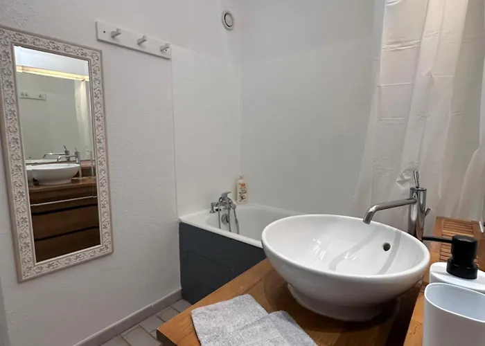 Sur Le Port De - à 2min Des Plages, Clim&balcon Appartement *