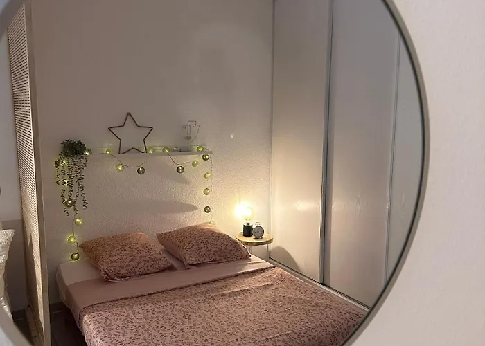 Sur Le Port De - à 2min Des Plages, Clim&balcon Appartement Hyères