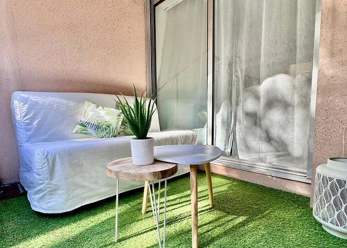 Sur Le Port De - à 2min Des Plages, Clim&balcon Appartement Hyères