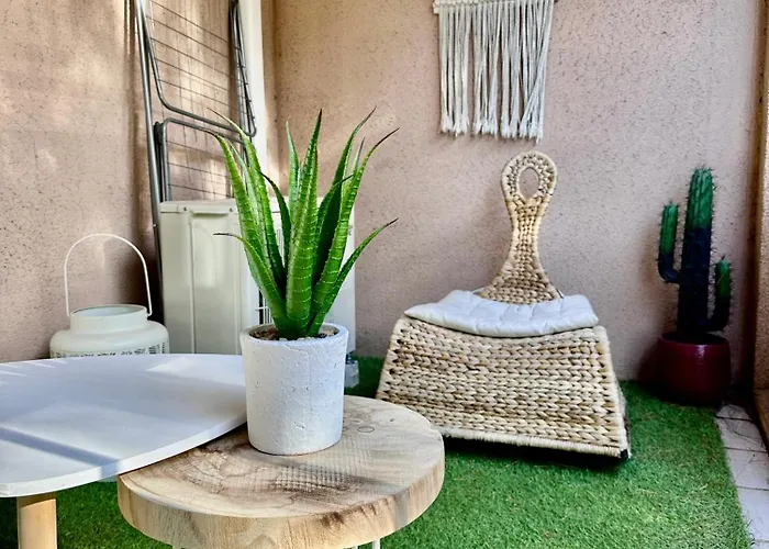 Sur Le Port De - à 2min Des Plages, Clim&balcon *