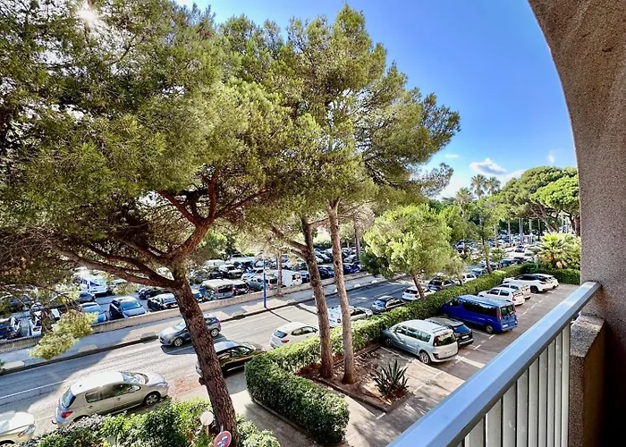 Sur Le Port De - à 2min Des Plages, Clim&balcon Appartement Hyères